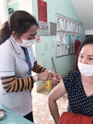 Tổ chức tiêm vắc xin cúm mùa cho nhân viên y tế của bệnh viện y dược cổ truyền – phục hồi chức năng năm 2020